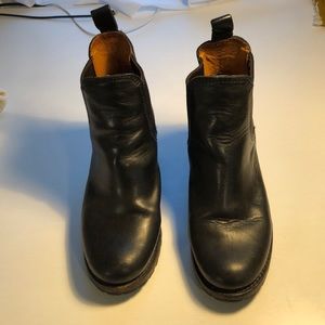 Frye Sabrina Chelsea Boots (Black, 8.5)